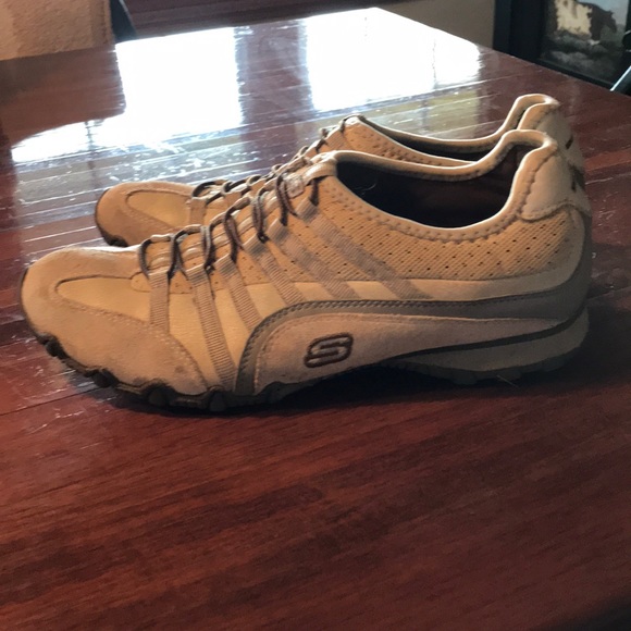 Shoes - Picture 2 of 3